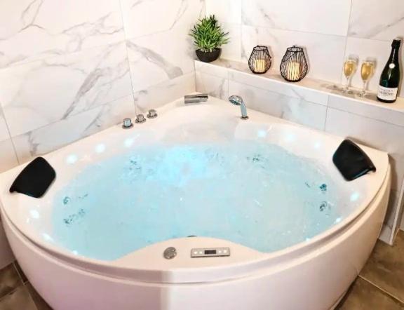 Majord'Home Spa 4*-L'Elegance-Balneo Vieille Ville Аннесі Екстер'єр фото